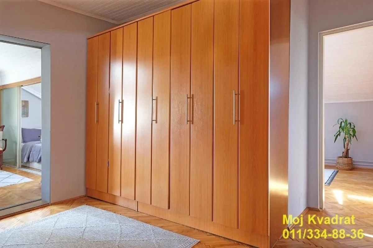 Prodaja, četvorosoban stan, 100m², Zemun Sve Podlokacije, Beograd