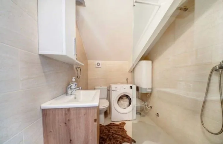 Izdavanje, jednosoban stan, 45m², Pobrežje, Podgorica