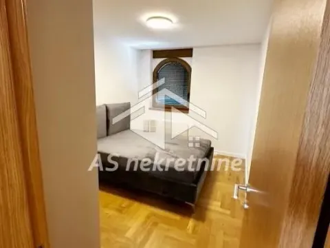 Izdavanje, trosoban stan, 80m², Stari Grad, Beograd - image 17