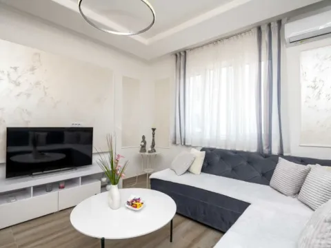 Izdavanje, jednosoban stan, 40m², Centar, Bar - image 4