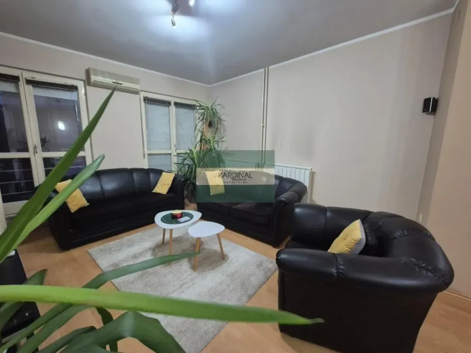 Prodaja, trosoban stan, 96m², Centar, Jagodina