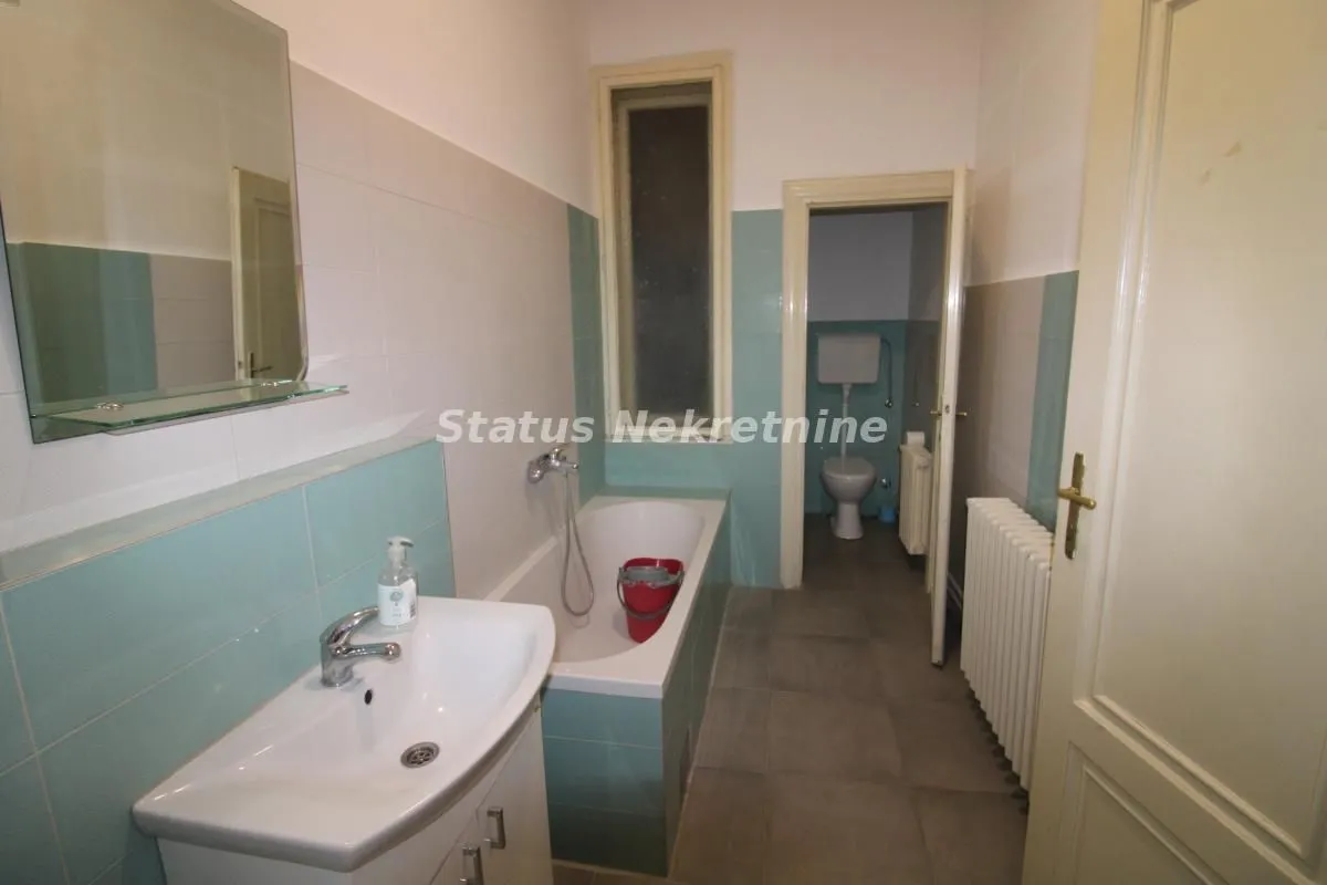 Izdavanje, trosoban stan, 80m², Centar, Novi Sad