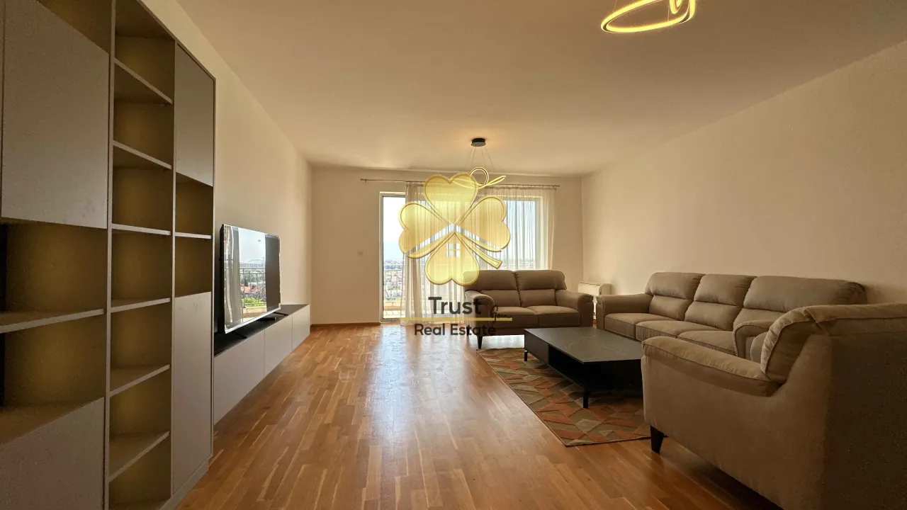 Izdavanje, trosoban stan, 110m², Gorica C, Podgorica