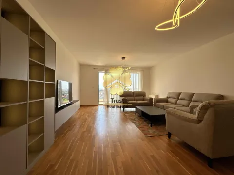 Izdavanje, trosoban stan, 110m², Gorica C, Podgorica