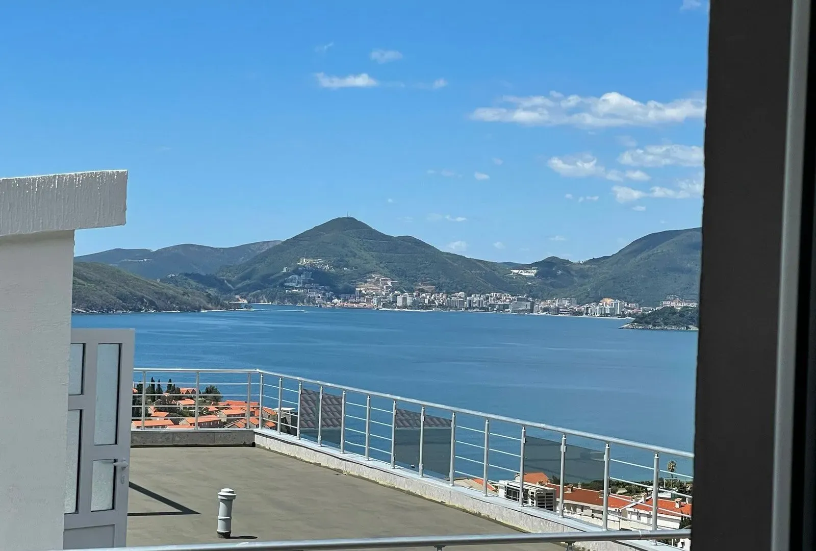 Rent, studio apartment, 40m², Sveti Stefan, Budva