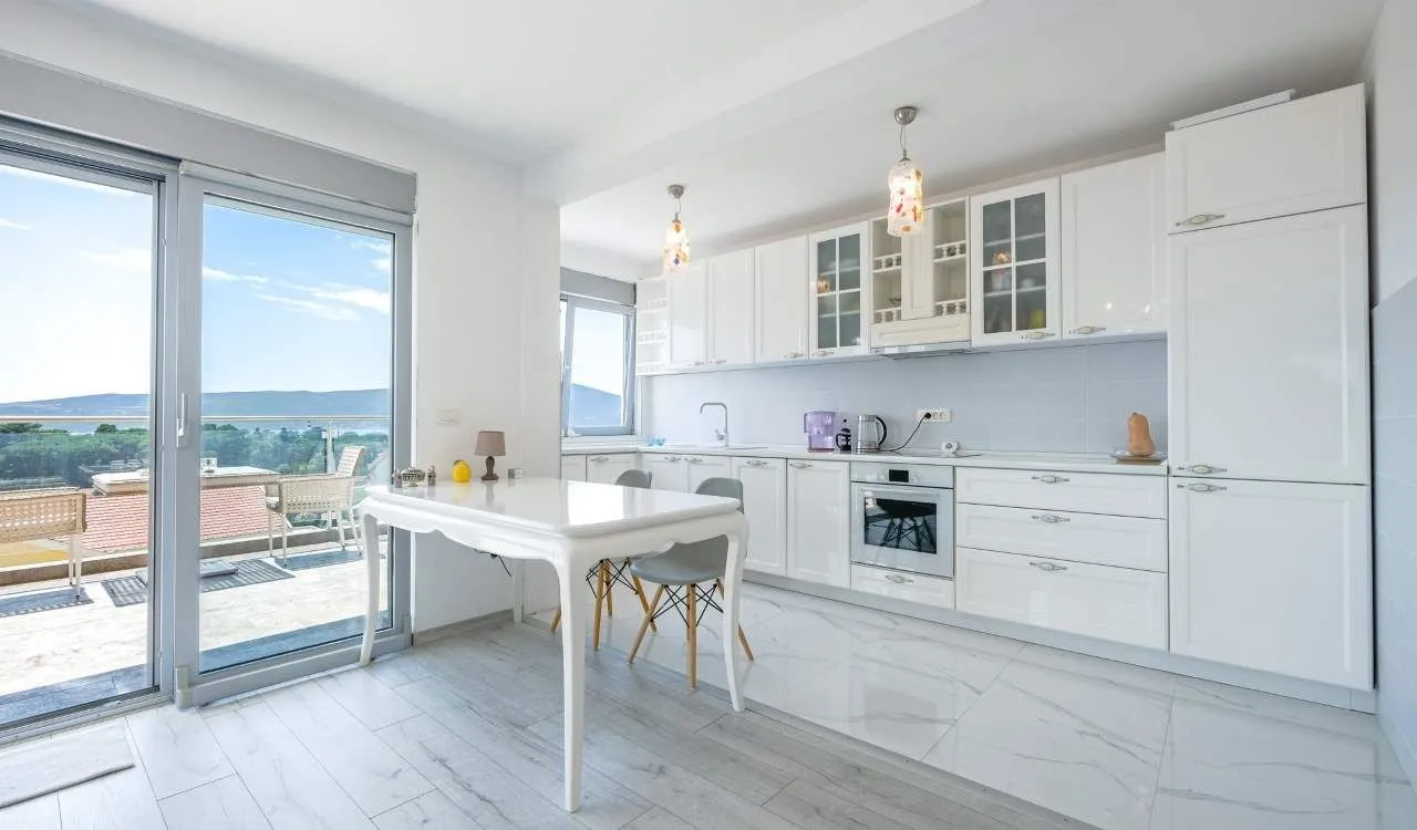 Prodaja, trosoban stan, 116m², Centar, Tivat