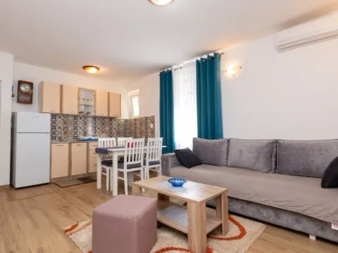 Rent, one bedroom apartment, 50m², Topla, Herceg Novi - image 9