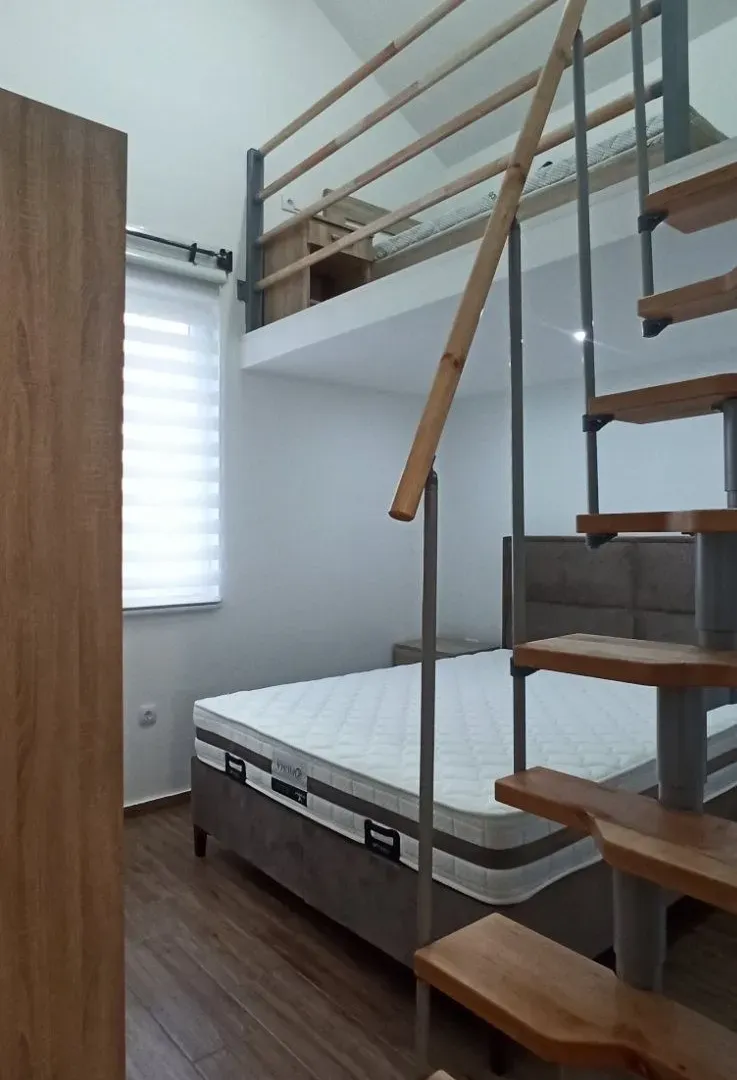 Izdavanje, jednosoban stan, 75m², Dumidran, Tivat
