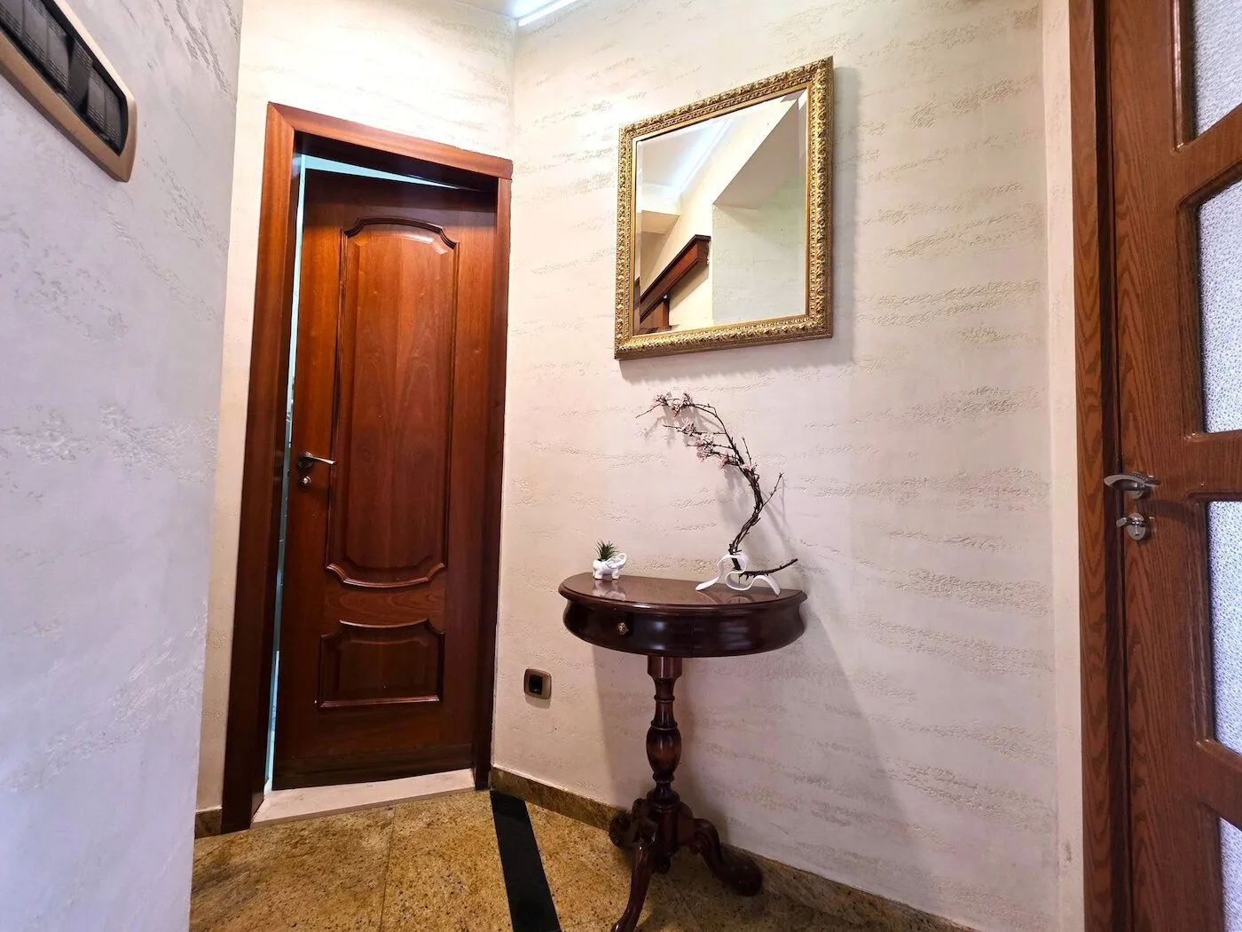 Izdavanje, dvosoban stan, 91m², Vezirov Most, Podgorica