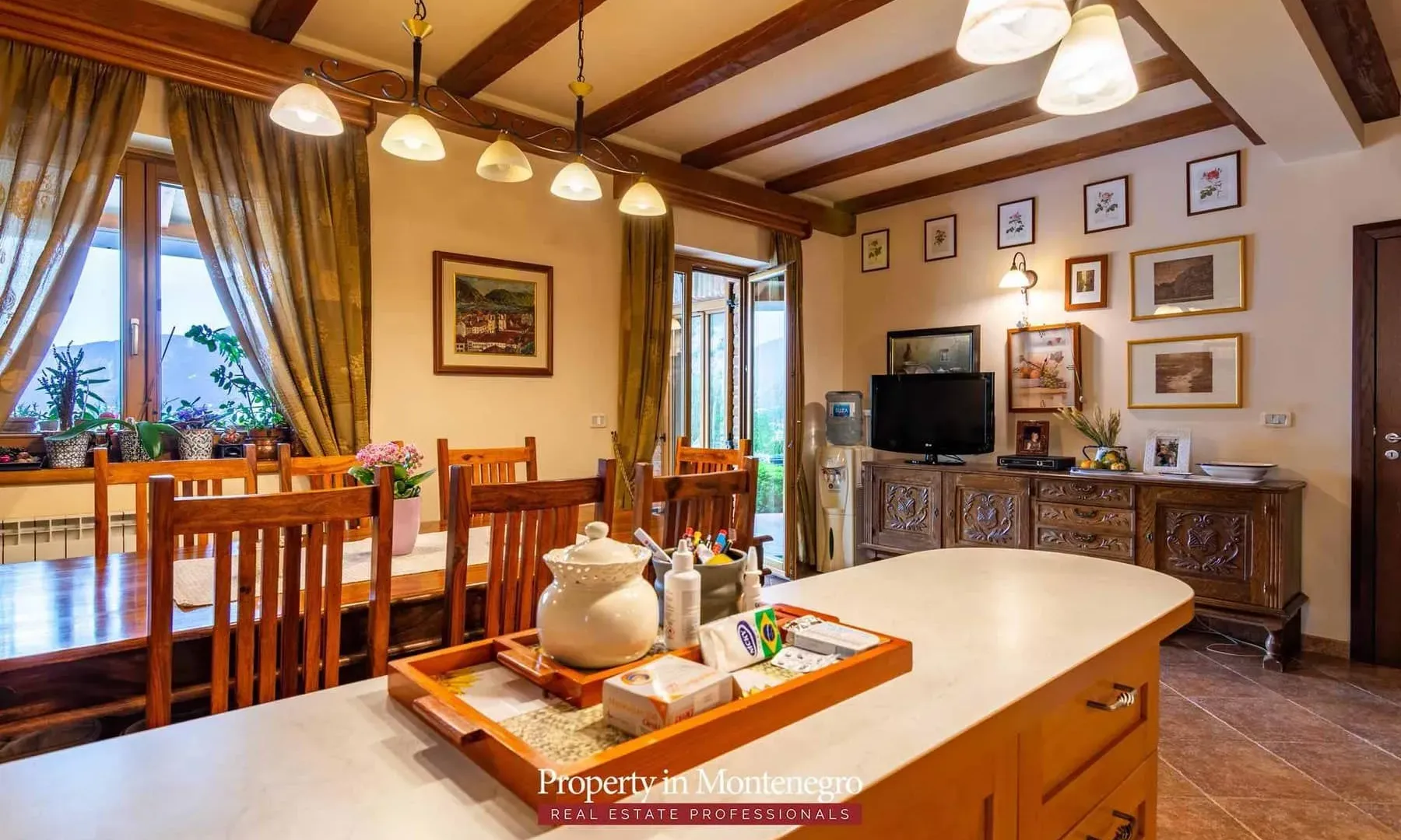 Prodaja, kuća, 303m², Orahovac, Kotor