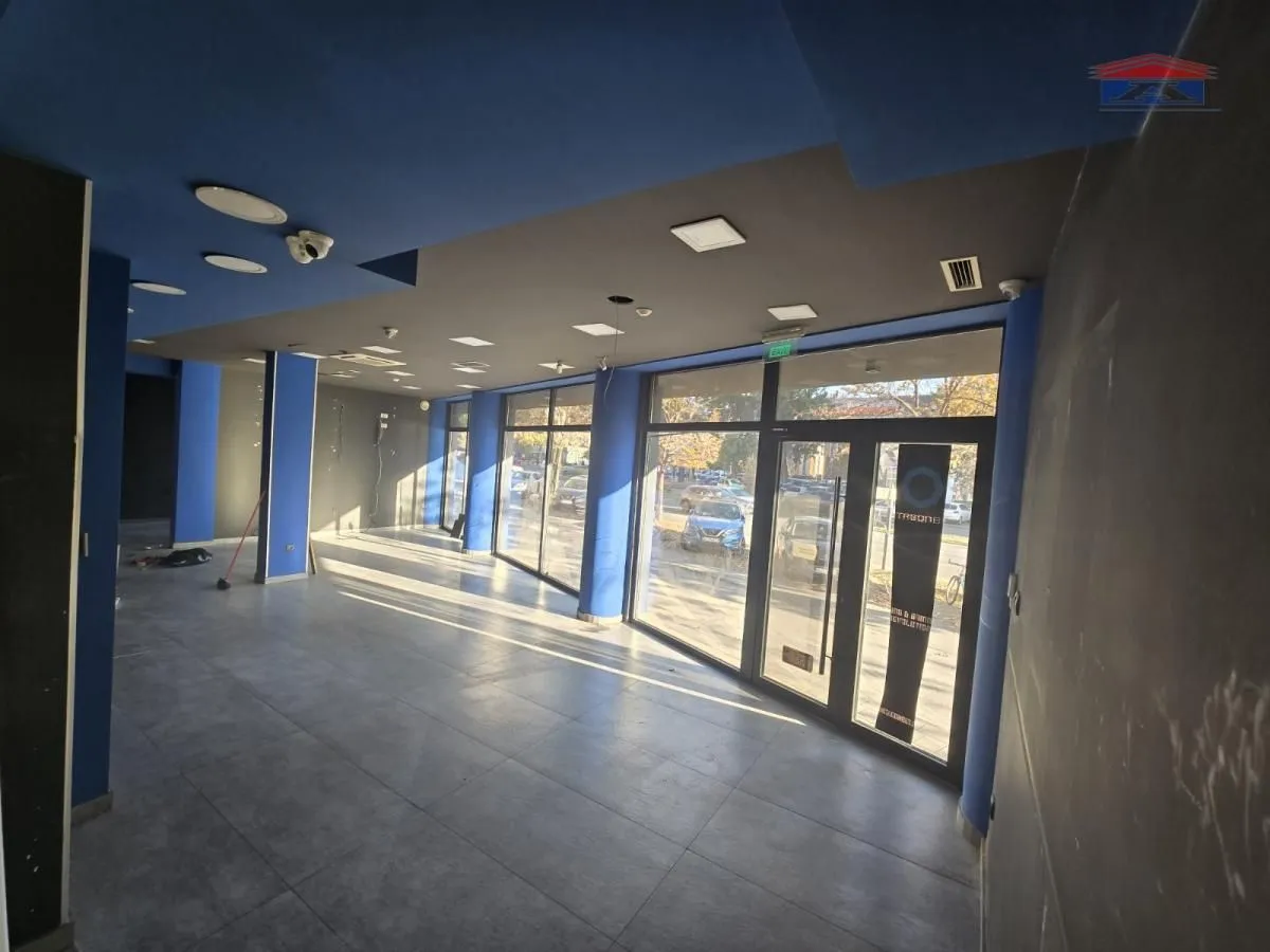 Izdavanje, poslovni prostor, 306m², Grbavica, Novi Sad Sve Podlokacije