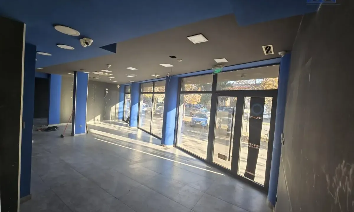 Izdavanje, poslovni prostor, 306m², Grbavica, Novi Sad Sve Podlokacije