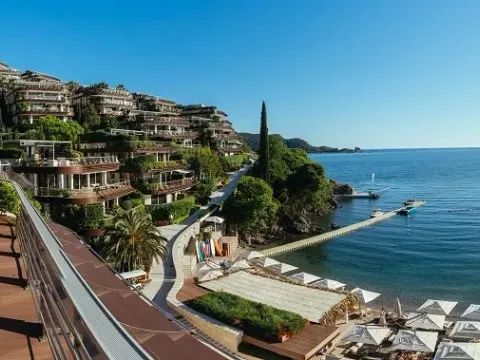 Daily-rent, two bedroom apartment, 508m², Dukley Gardens, Budva - image 1