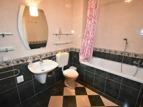 Izdavanje, trosoban stan, 117m², Gorica C, Podgorica - image 2