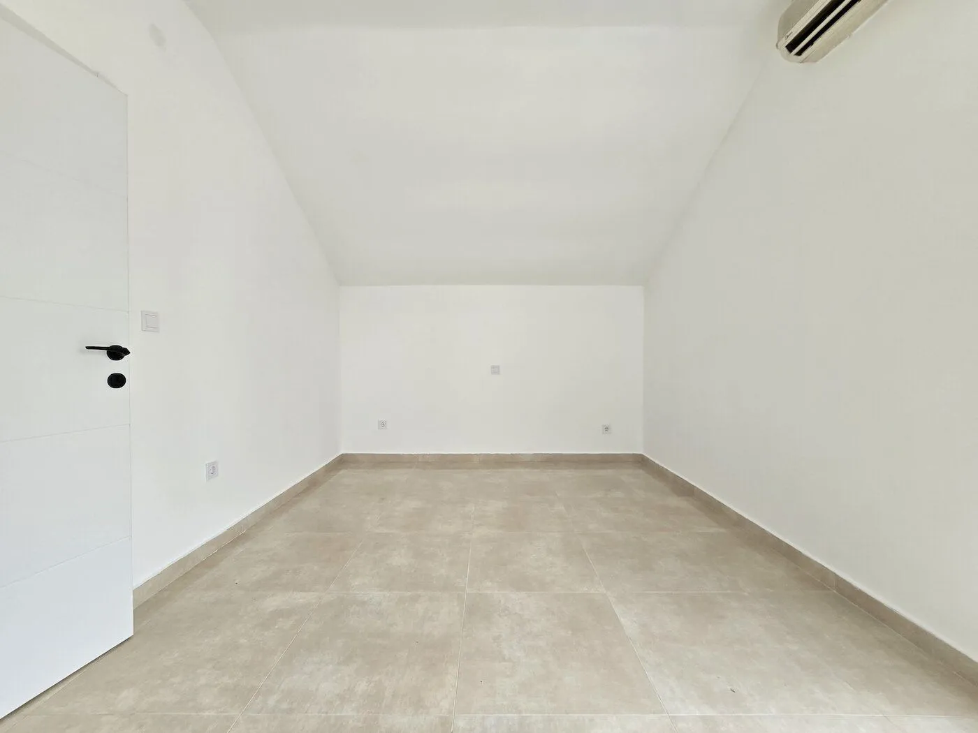Rent, office space, 337m², Stari Aerodrom, Podgorica