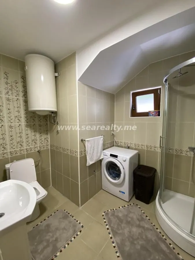 Izdavanje, kuća, 145m², Herceg Novi, Crna Gora