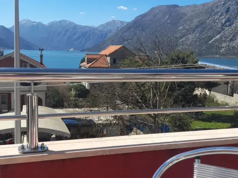 Rent, two bedroom apartment, 130m², Kotor, Crna Gora - image 6