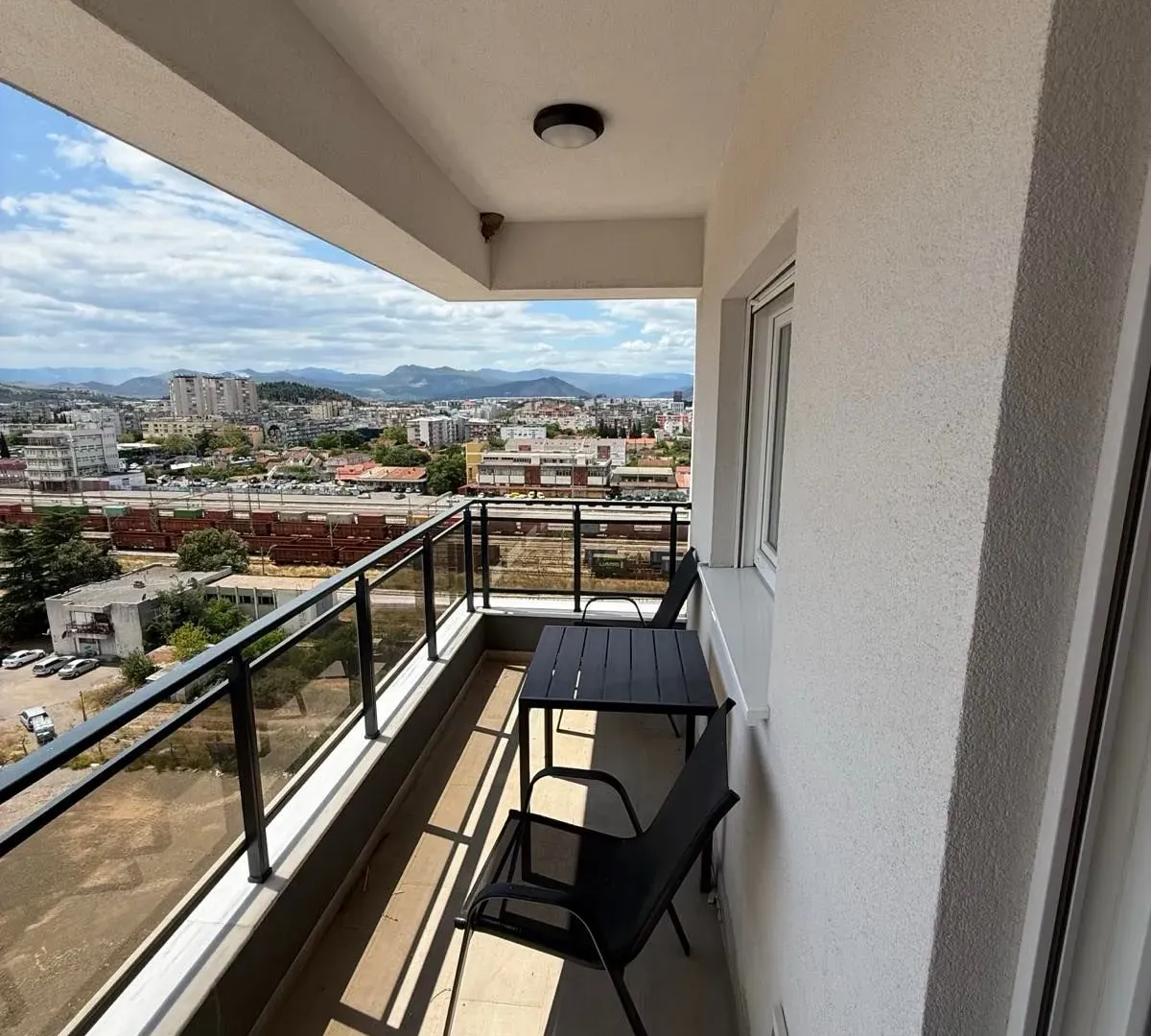 Izdavanje, dvosoban stan, 65m², Stari Aerodrom, Podgorica