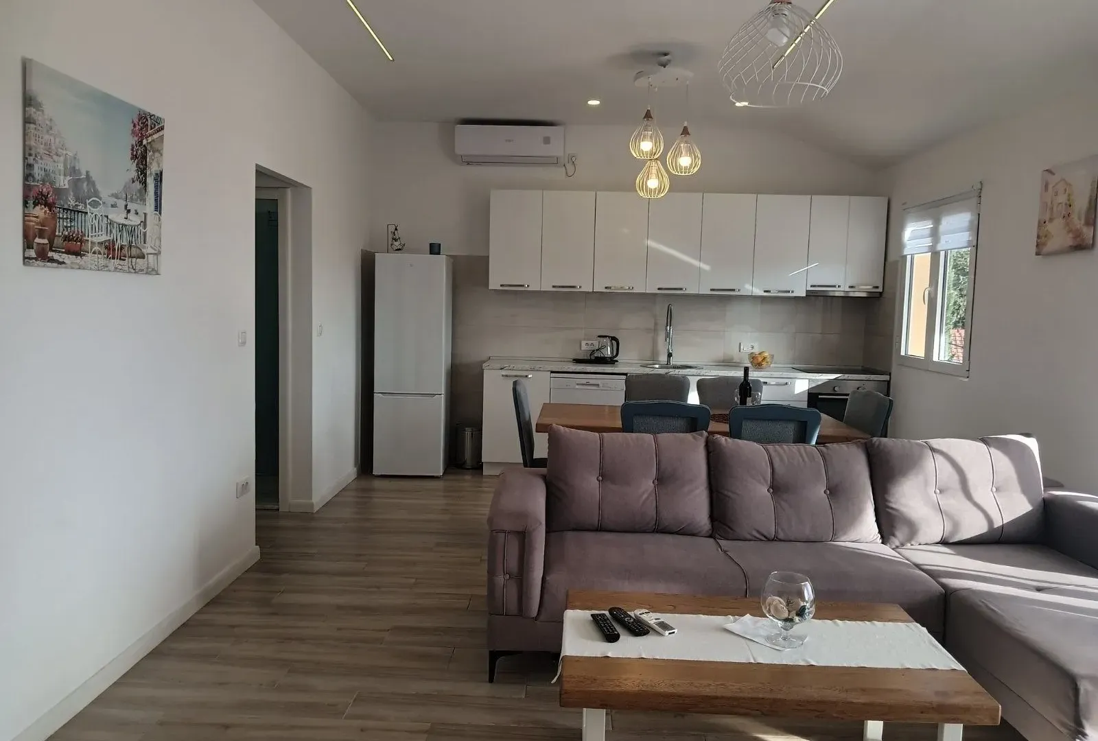 Izdavanje, trosoban stan, 80m², Gradiošnica, Tivat