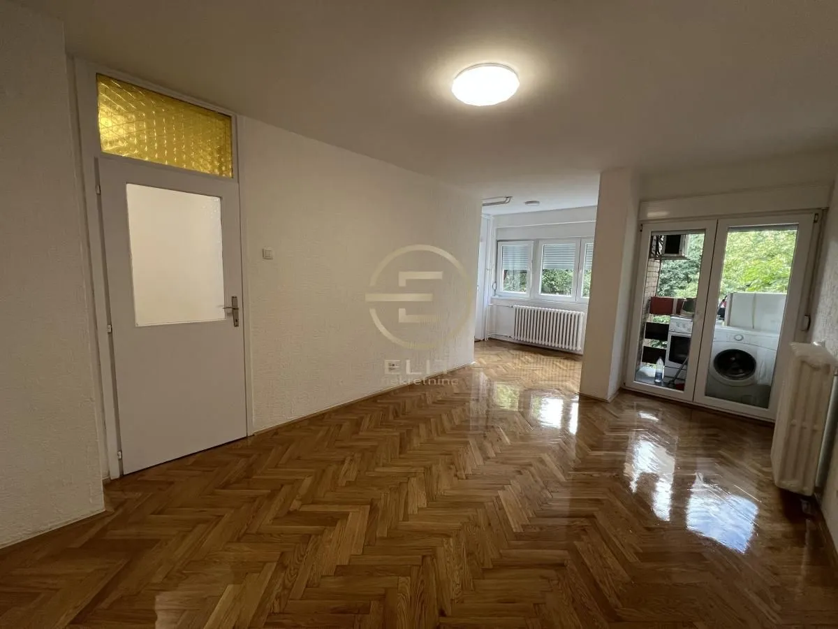 Prodaja, jednosoban stan, 33m², Bulevar Oslobodjenja, Novi Sad Sve Podlokacije