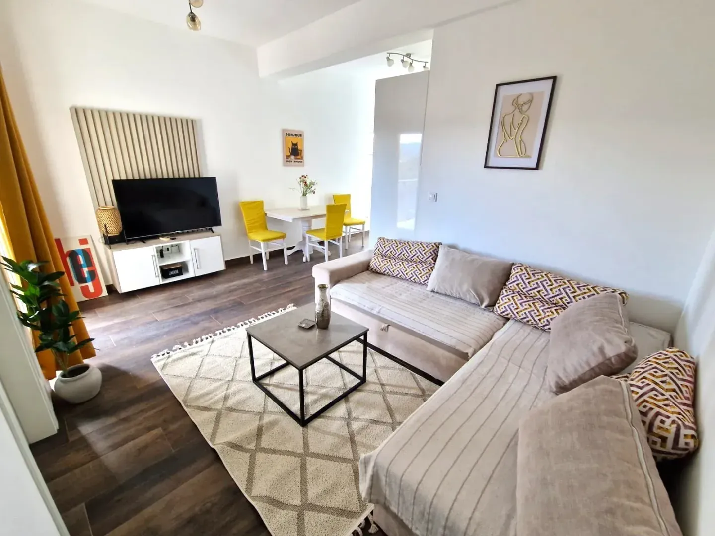 Izdavanje, stan, 60m², Tivat, Crna Gora