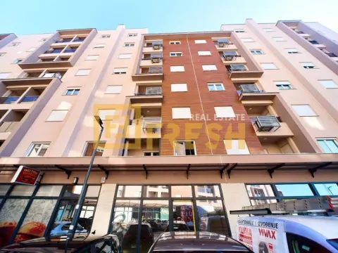 Rent, office space, 100m², Stari Aerodrom, Podgorica - image 1