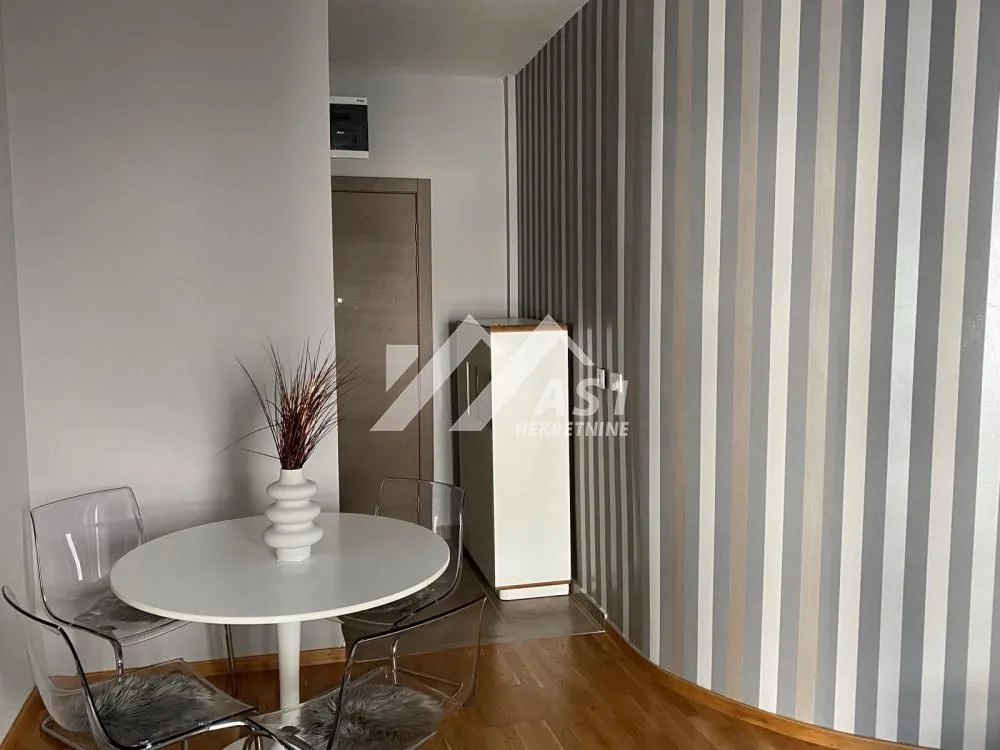 Izdavanje, stan, 62m², Centar, Novi Sad