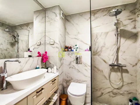 Izdavanje, trosoban stan, 99m², Momišići, Podgorica - image 12