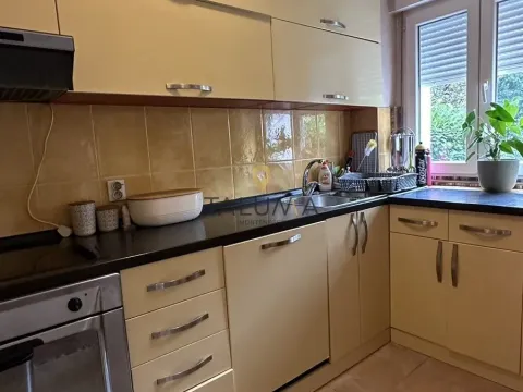 Prodaja, kuća, 340m², Gorica C, Podgorica - image 9