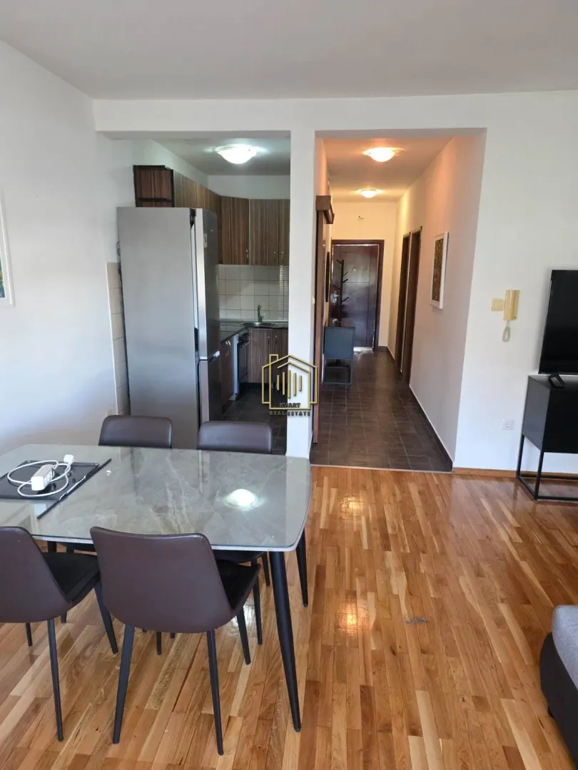 Izdavanje, dvosoban stan, 69m², Stari Aerodrom, Podgorica