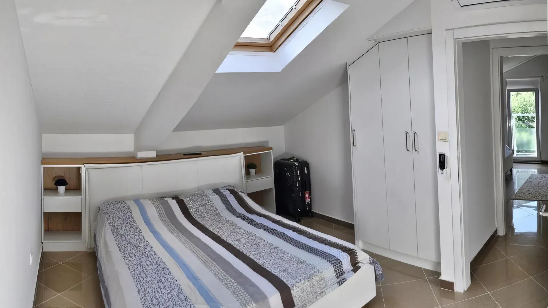 Rent, three bedroom apartment, 150m², Pržno, Budva