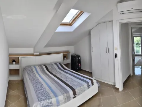 Izdavanje, trosoban stan, 150m², Pržno, Budva - image 6