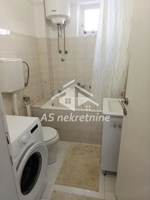 Izdavanje, trosoban stan, 80m², Savski Venac, Beograd
