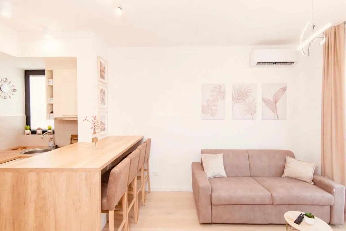 Rent, one bedroom apartment, 39m², Centar, Tivat