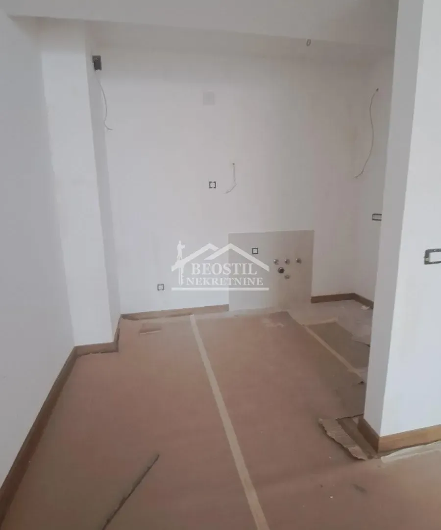 Prodaja, trosoban stan, 83m², Kalenić Pijaca, Vračar Sve Podlokacije
