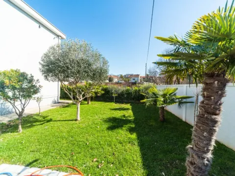 Izdavanje, kuća, 220m², Podgorica, Crna Gora - image 10