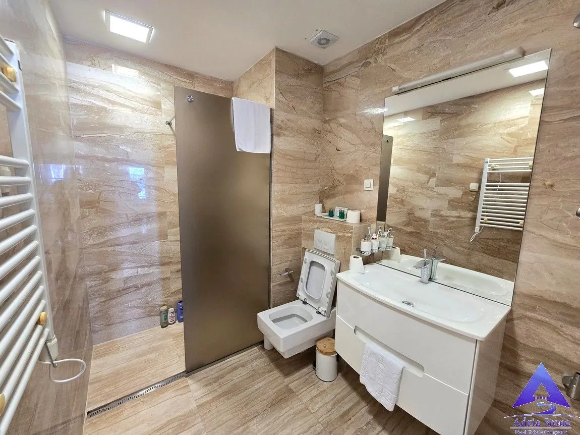 Prodaja, dvosoban stan, 77m², Centar, Budva