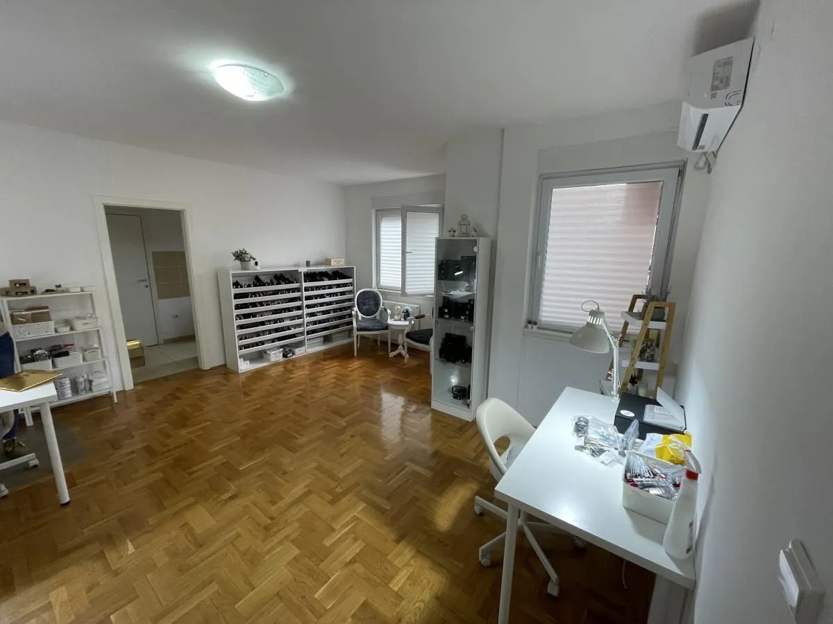 Izdavanje, dvosoban stan, 50m², Centar, Novi Sad