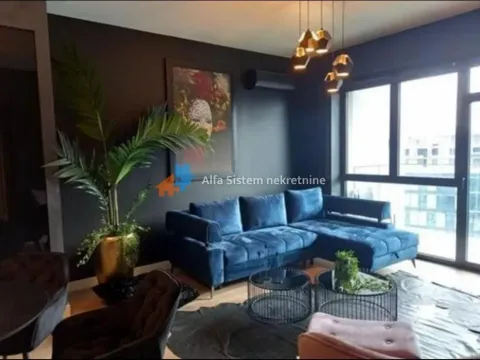 Izdavanje, trosoban stan, 80m², Savski Venac, Beograd