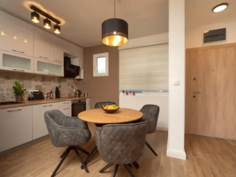 Izdavanje, dvosoban stan, 58m², Centar, Bar - image 11