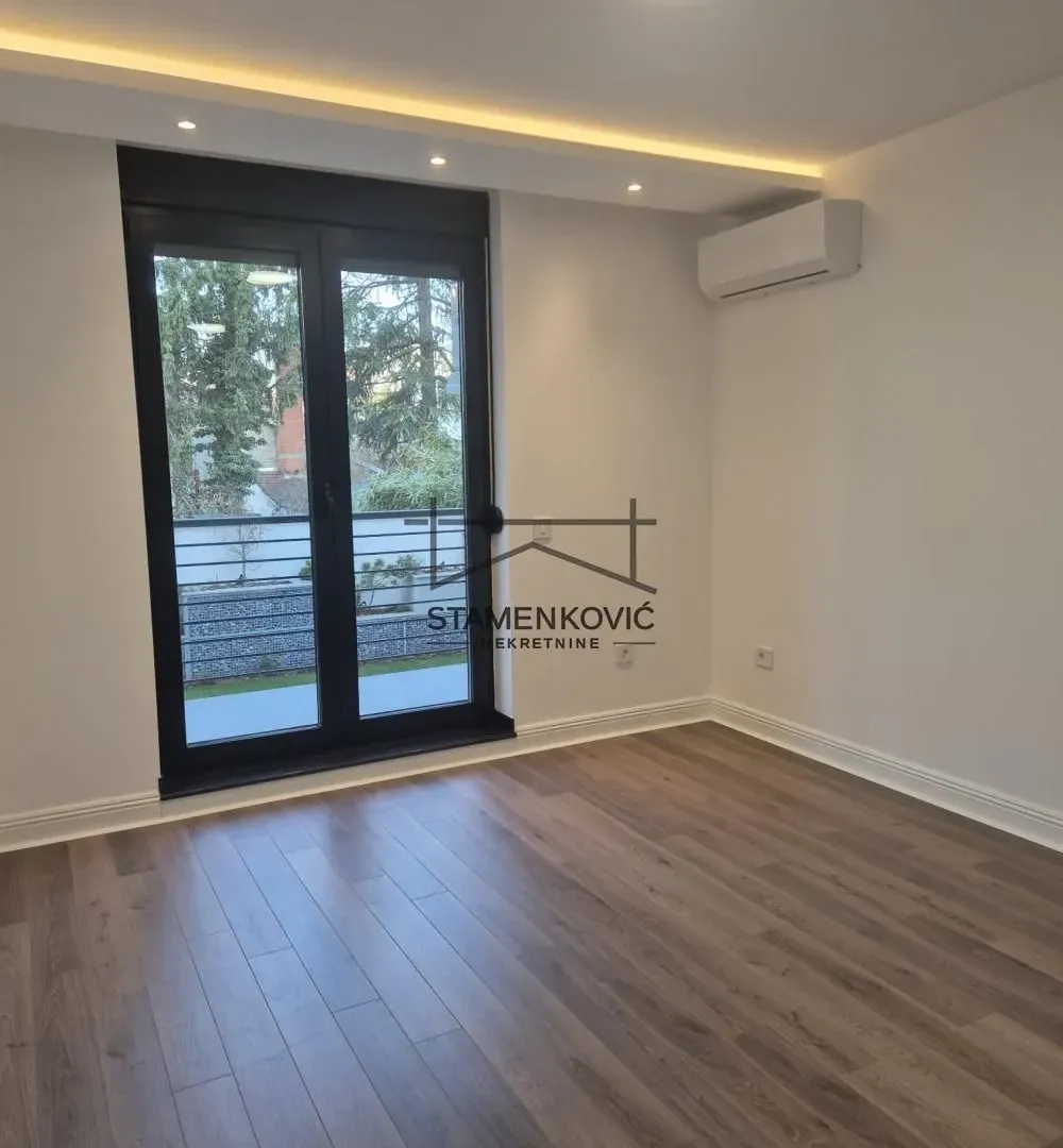 Izdavanje, četvorosoban stan, 95m², Adamovićevo Naselje, Novi Sad Sve Podlokacije