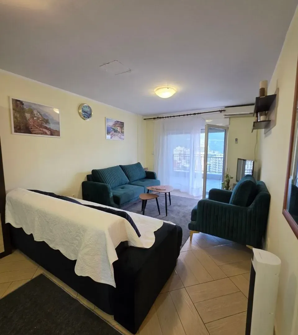Izdavanje, dvosoban stan, 95m², Gospoština, Budva