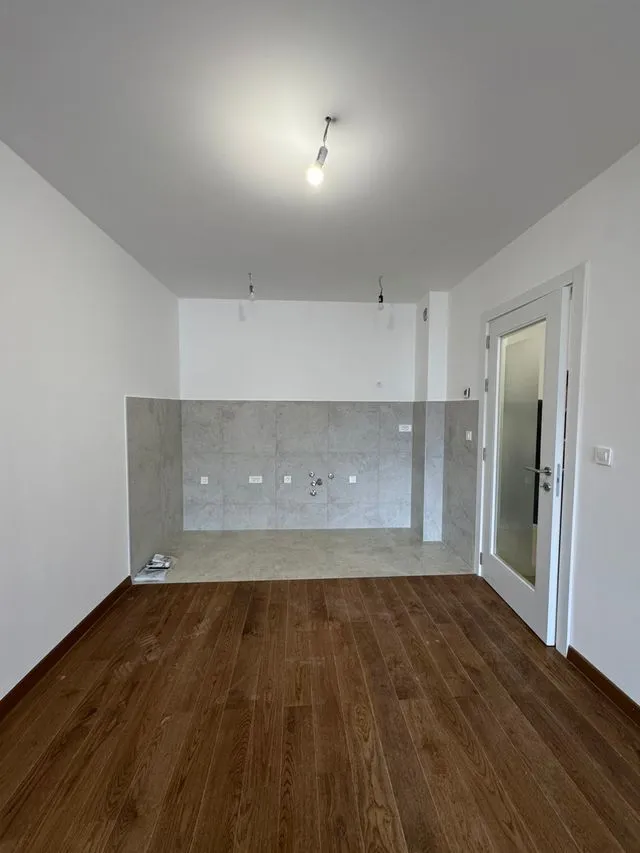 Izdavanje, dvosoban stan, 64m², Tološi, Podgorica