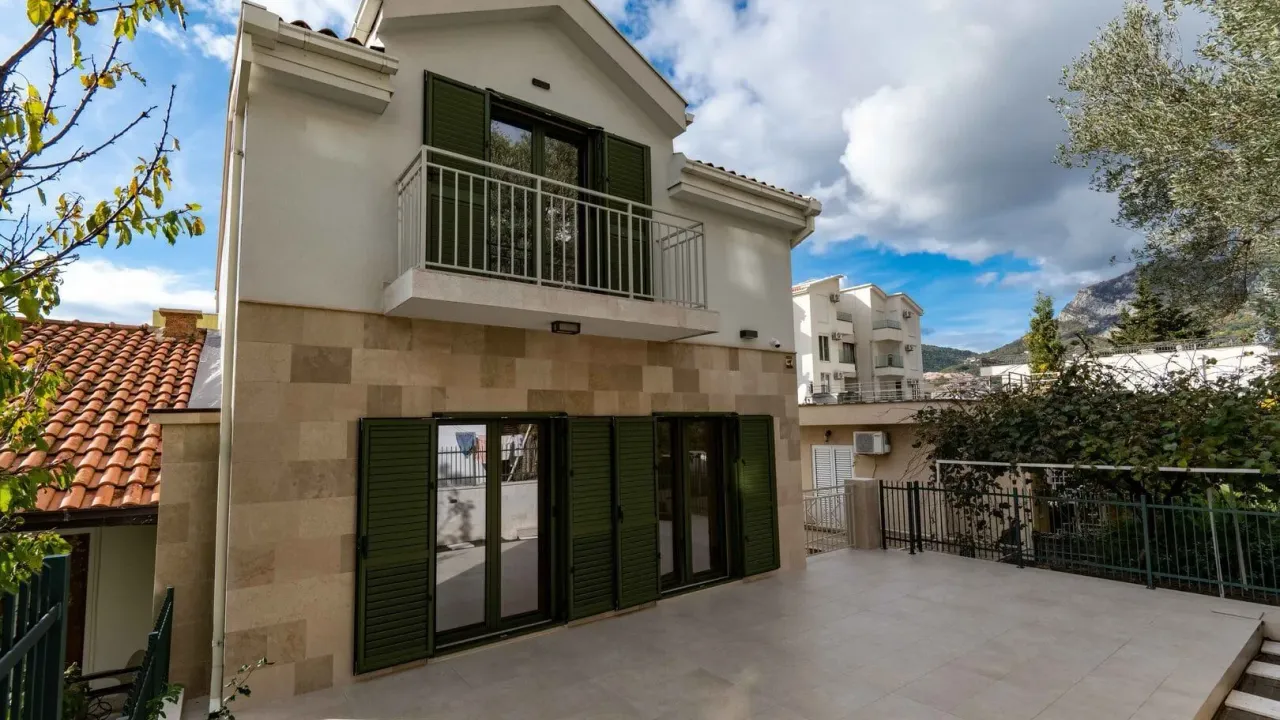 Prodaja, kuća, 204m², Podkošljun, Budva