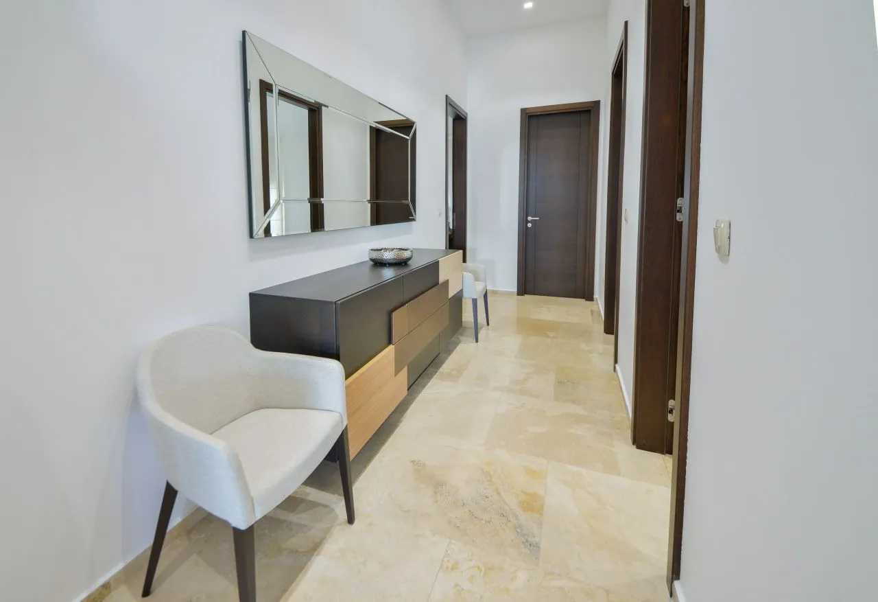 Prodaja, trosoban stan, 218m², Centar, Budva