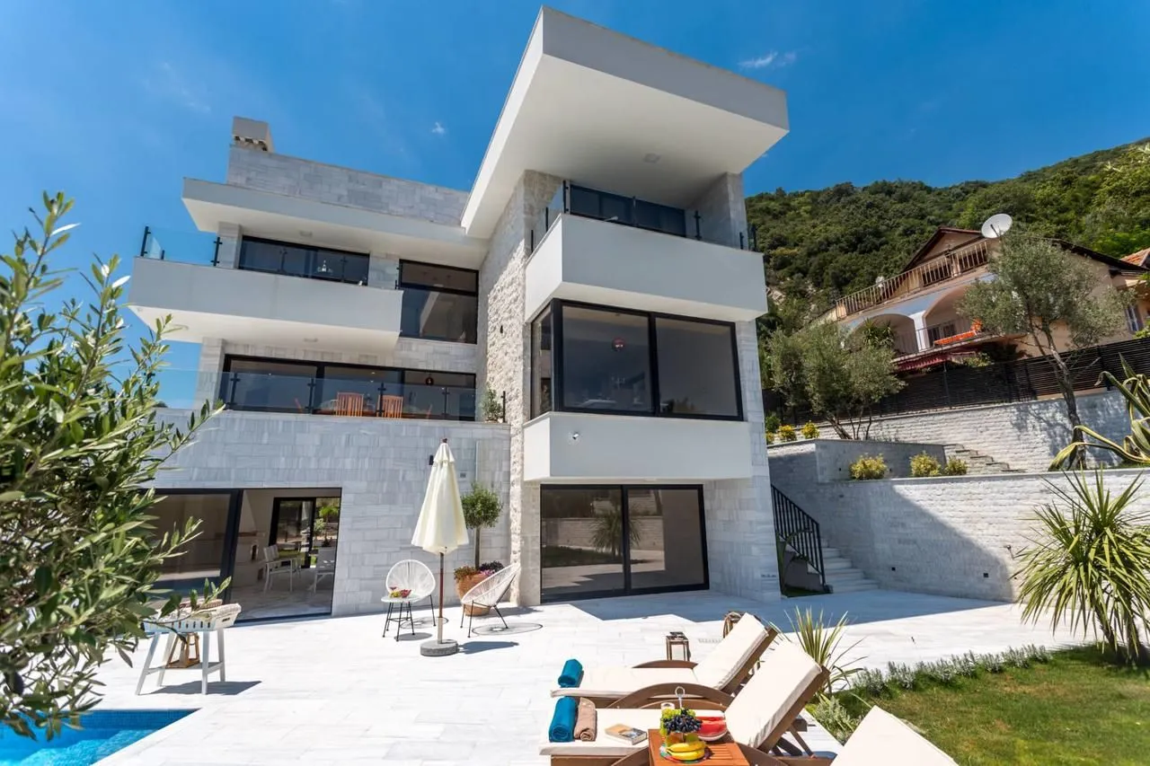 Prodaja, kuća, 350m², Đenovići, Herceg Novi