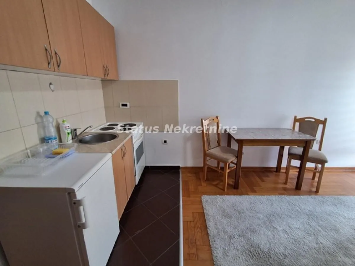 Izdavanje, garsonjera, 25m², Centar, Novi Sad