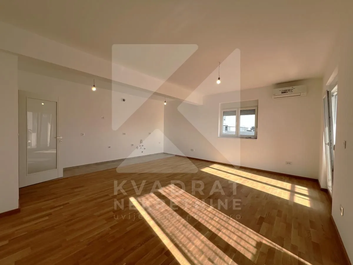 Prodaja, trosoban stan, 104m², Stari Aerodrom, Podgorica