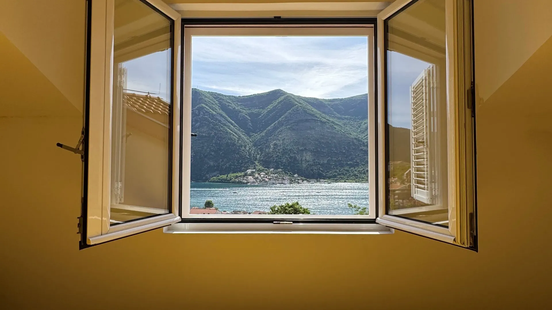 Sale, two bedroom apartment, 62m², Dobrota, Kotor