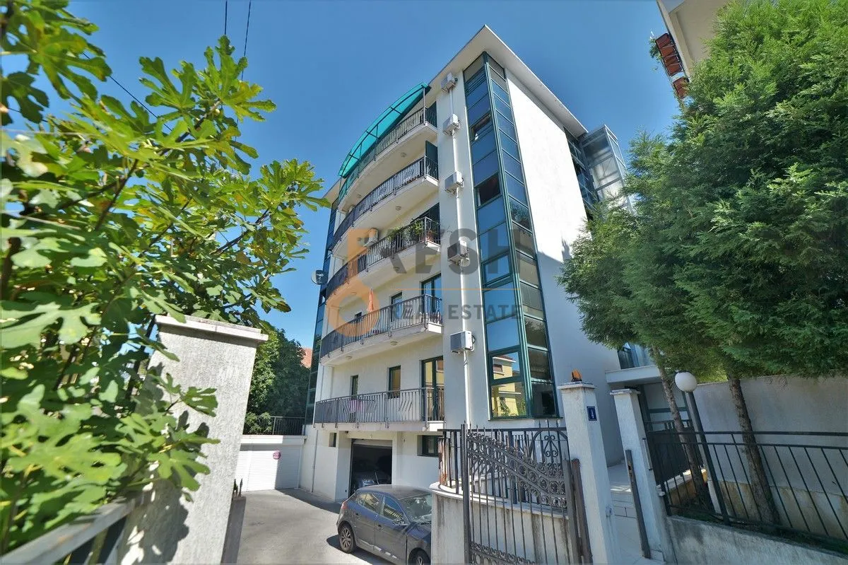 Izdavanje, trosoban stan, 100m², Gorica C, Podgorica